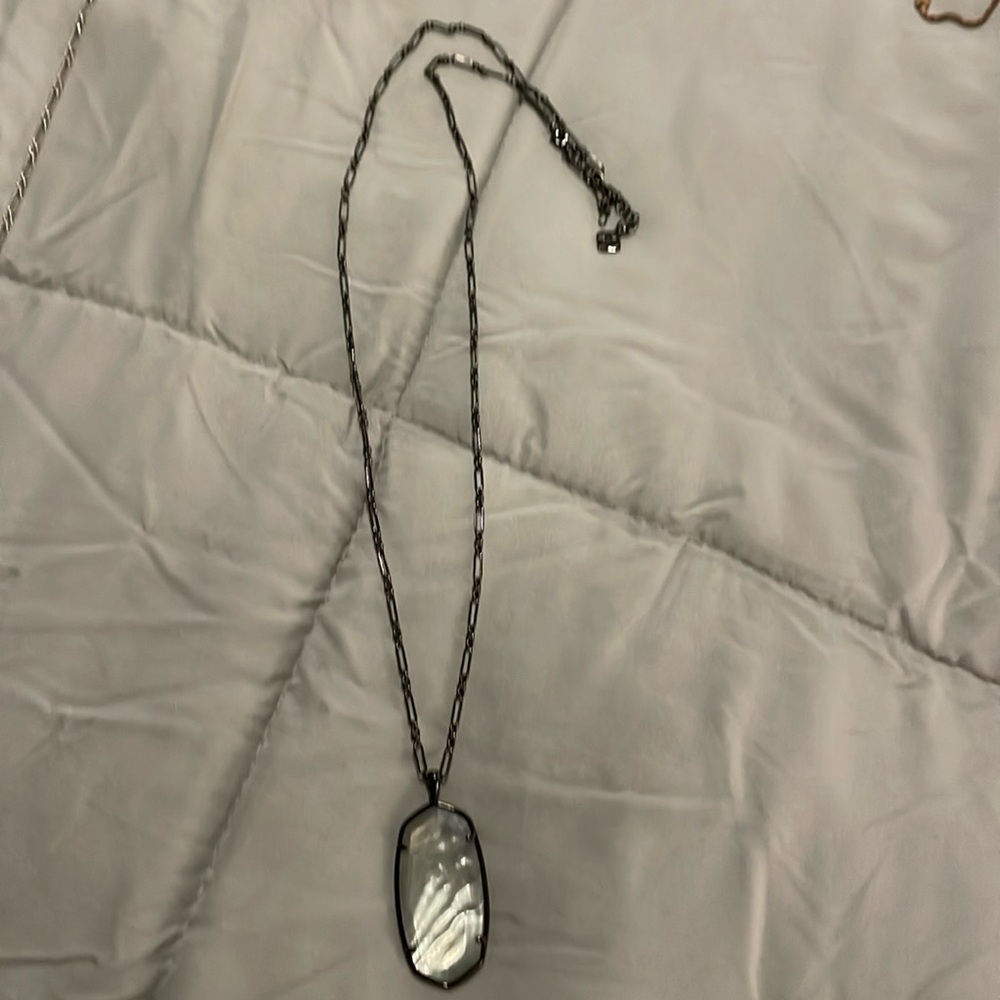 Kendra Scott necklace